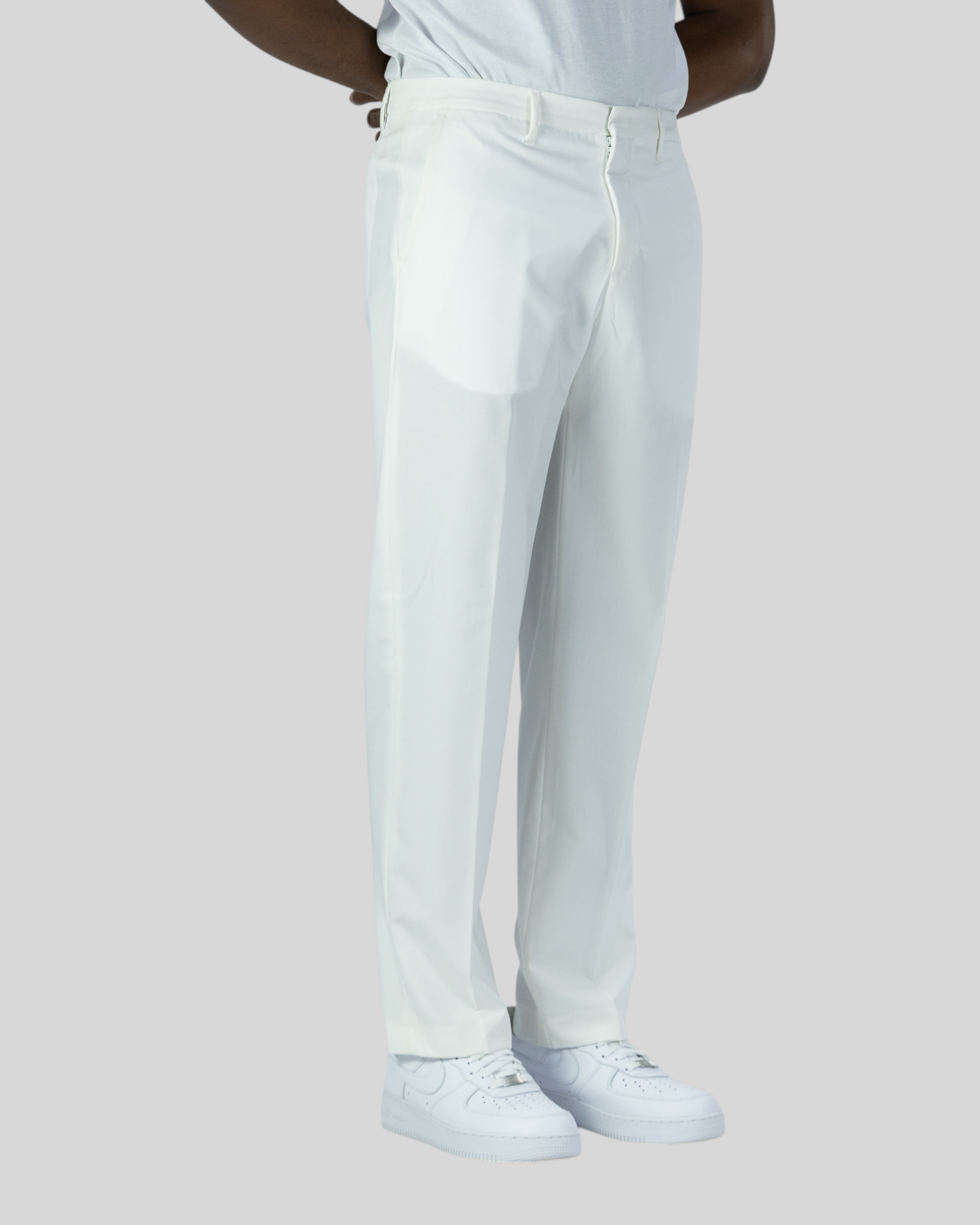 Brillantina Store white straight fit trousers with a classic button and zip closure.
