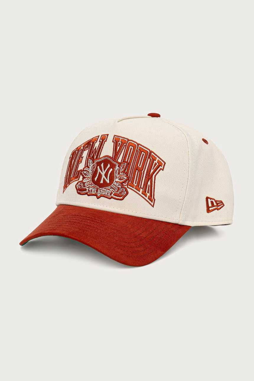 Cappello con Visiera New Era New York Yankees 9FORTY E-Frame Suede Crema e Arancione 60915997