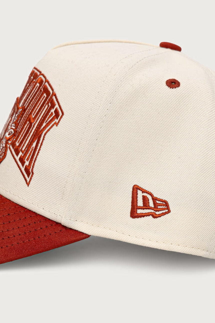Cappello con Visiera New Era New York Yankees 9FORTY E-Frame Suede Crema e Arancione 60915997