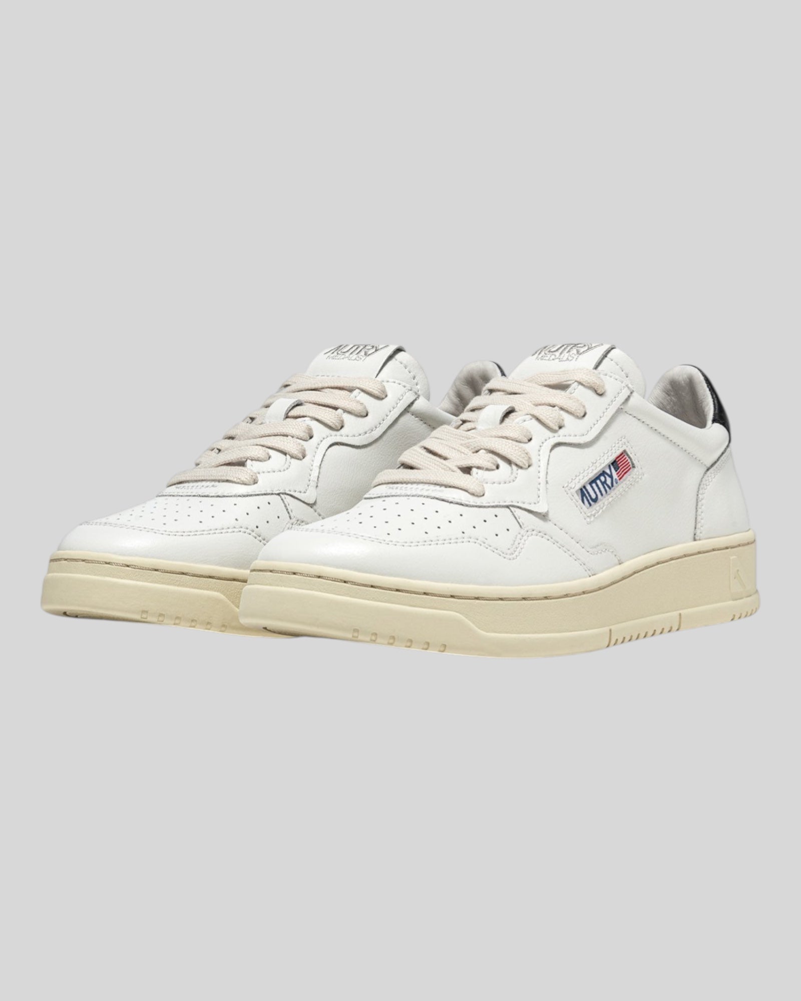 Sneakers Medalist Low Bianca e Nera AULM LL22 Autry