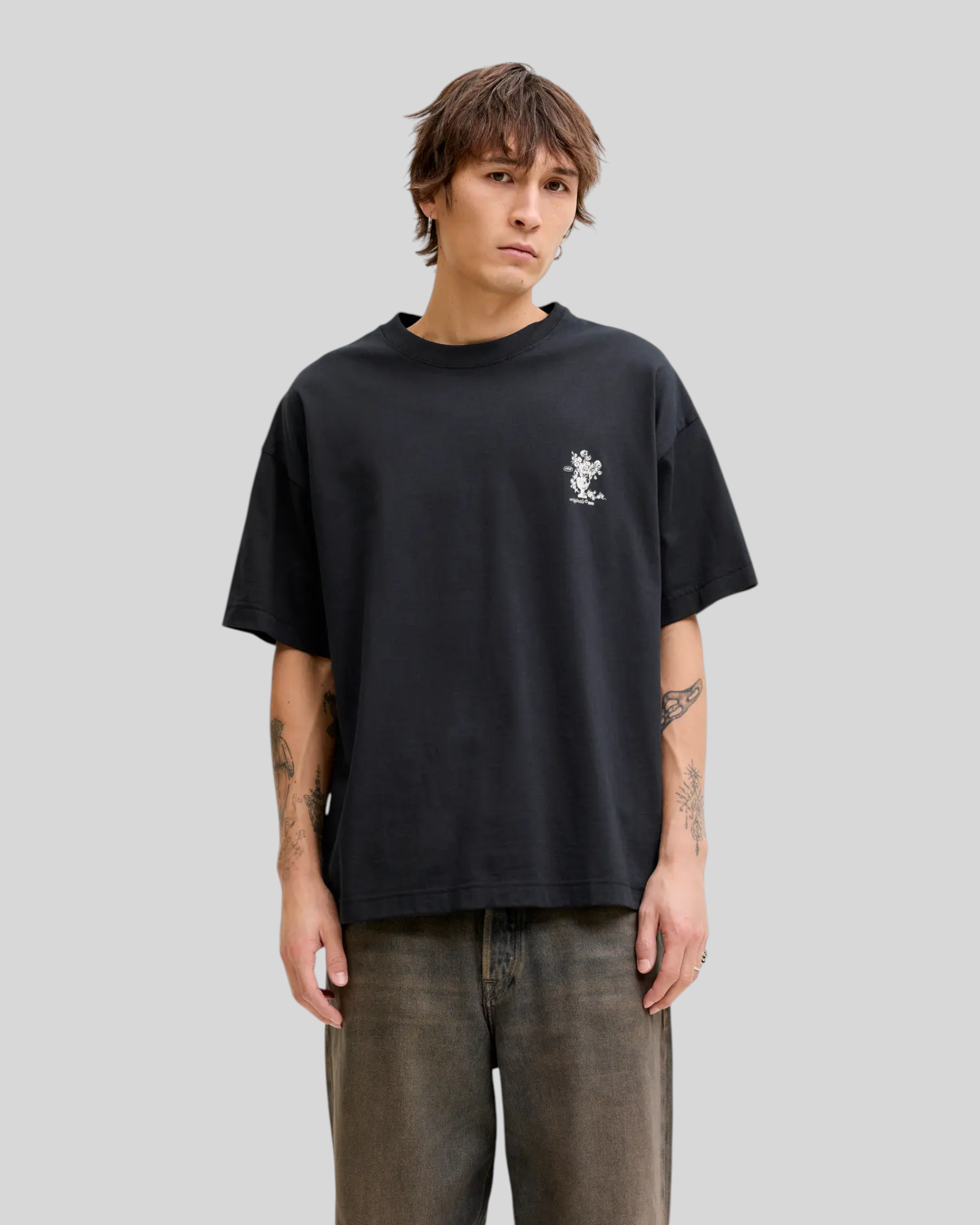 Brillantina Store black cotton t-shirt with crew neck, short sleeves, and a graphic print on the front and back.