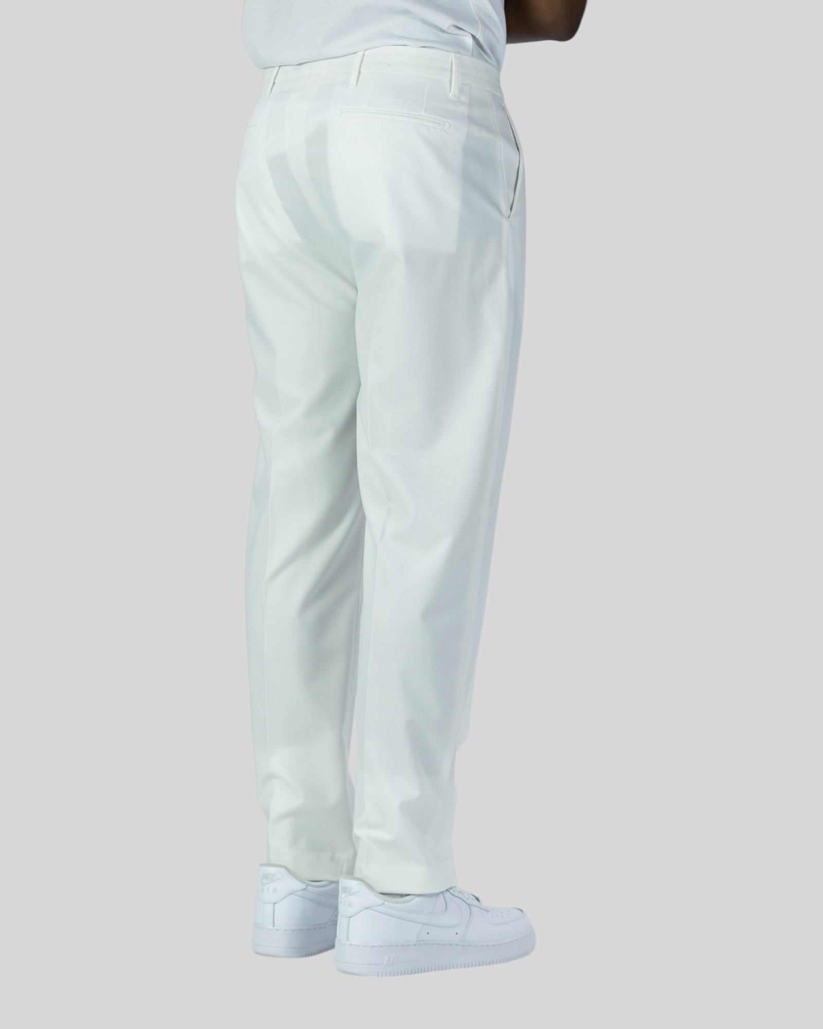 Brillantina Store white straight-fit trousers with a subtle textured weave and classic tailoring.